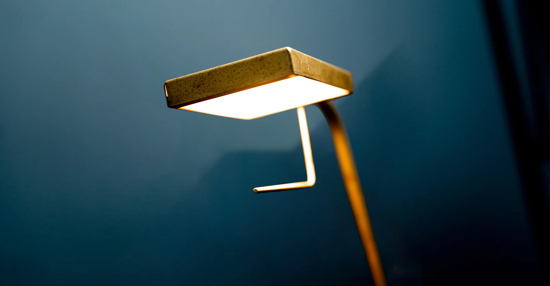 BLADE TABLE LAMP 1